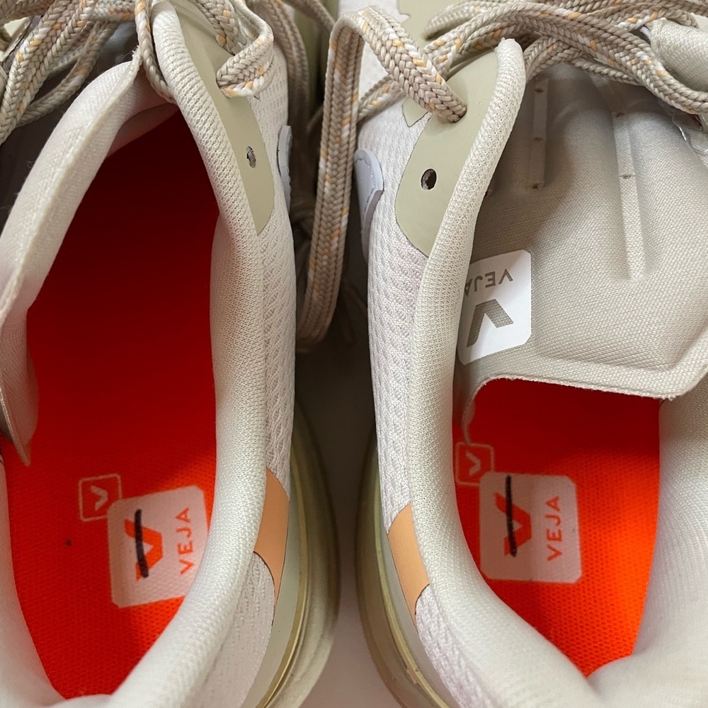 NWOT Veja Dekkan Sneaker Size 10 Women’s - Picture 10 of 13